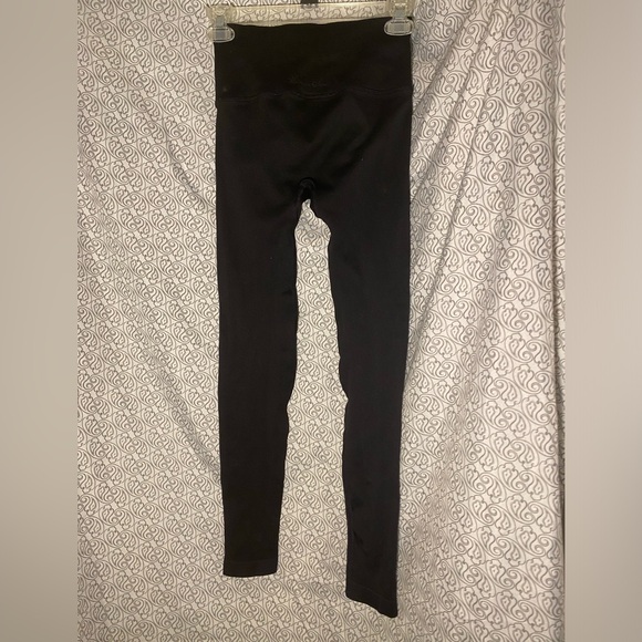 Victoria’s Secret Ribbed leggings. Excellent condition. Like new. Minimally worn - Picture 7 of 8